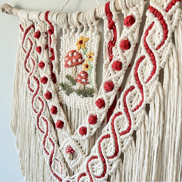 Mushroom embroidered macrame wall hanging - Picture 4 of 4